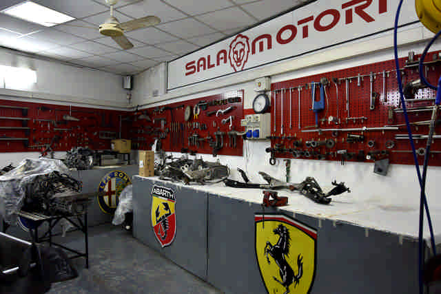 Leone Motorsport Sala motori officina Leone Motorsport di Roma