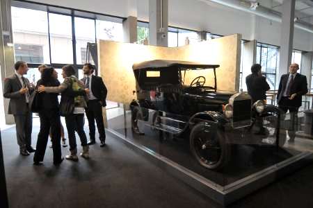 La Ford T, soprannominata Tin Lizzie "madrina" della mostra "Democratizing Technology