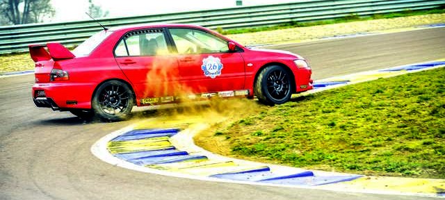 Mitsubishi Lancer Evo Ix Gsr Test In Pista Modena Elaborare