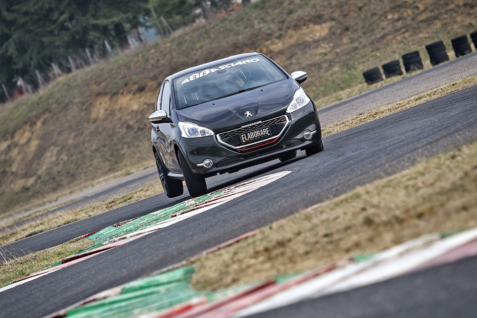 Peugeot-208-GT